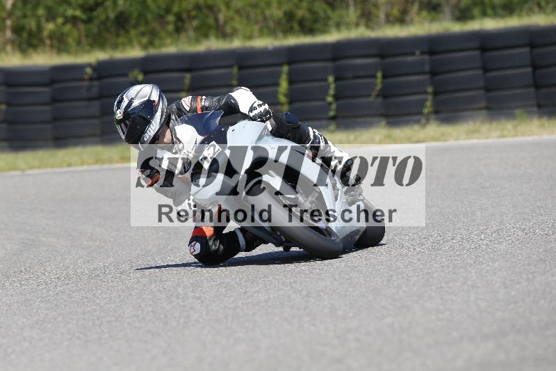 /Archiv-2025/48 25.08.2025 Cornu Master School ADR/rot-rouge/12